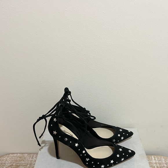 Isa Tapia. Note that the the strings are cut short. - Picture 2 of 4